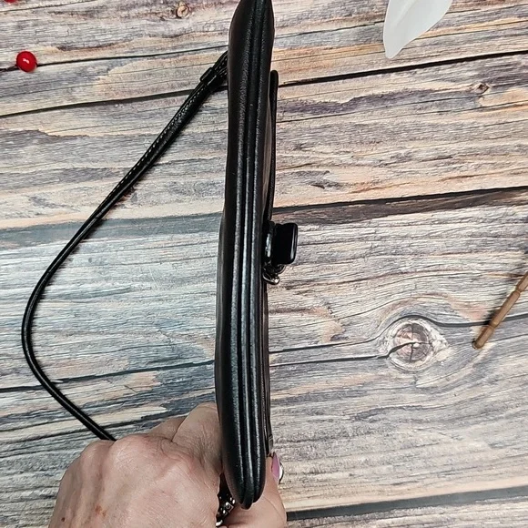 COACH BLACK LEATHER BUCKLE POCKET WRISTLET - Picture 6 of 16